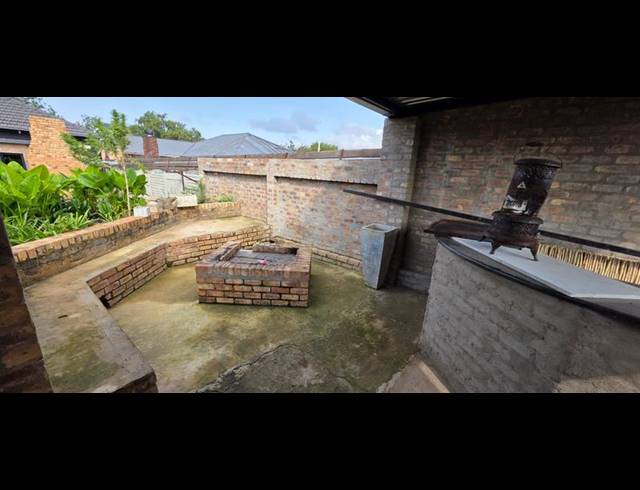 5 BEDROOM HOUSE FOR SALE IN FLORENTIA